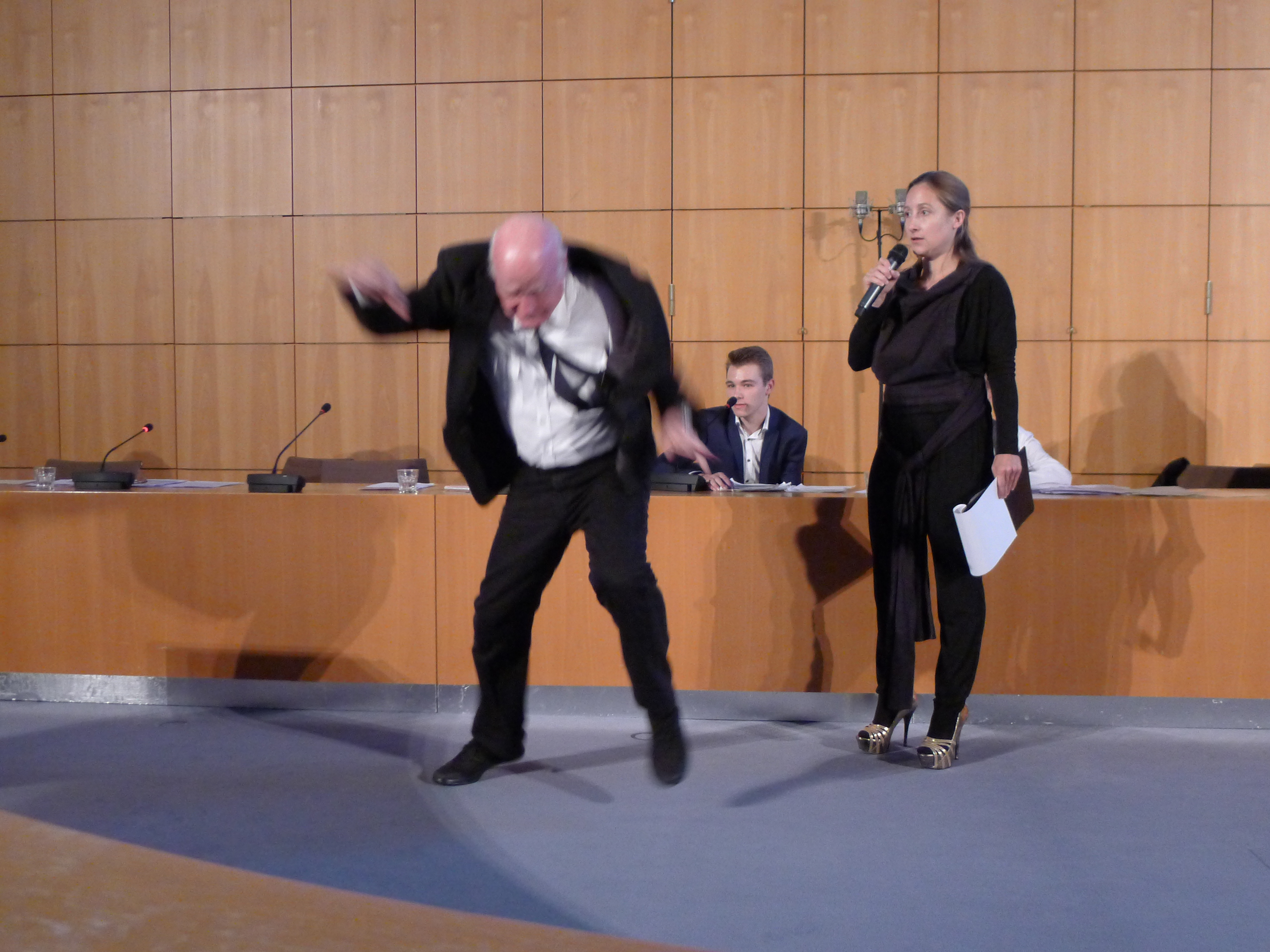 mythen der moderne | stimme der stadt | castrop rauxel | ratsaal | performance